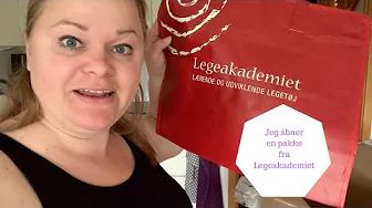 JEG ÅBNER EN PAKKE FRA LEGEAKADEMIET