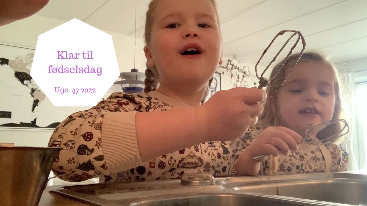 VI GØR KLAR TIL AT HOLDE FØDESELSDAG - BAGER KAGE, SER FODBOLD OG PYNTER OP