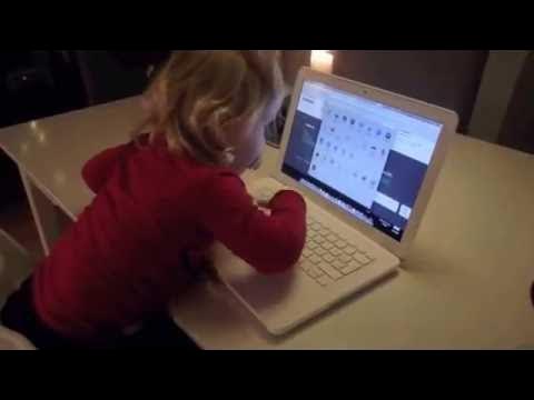 Sisters in the bathtub (Day 7 of our daily vlogs in December 2016)