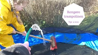 VI RENGØRE TRAMPOLINEN - LEGER MED VAND