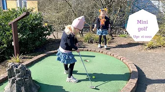 VI SPILLER MINIGOLF I JESPERHUS