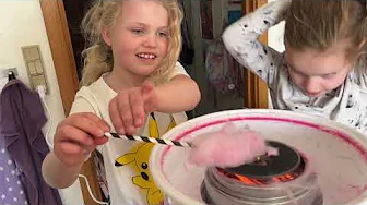 VORES VENNER KOMMER OG LAVER CANDYFLOSS