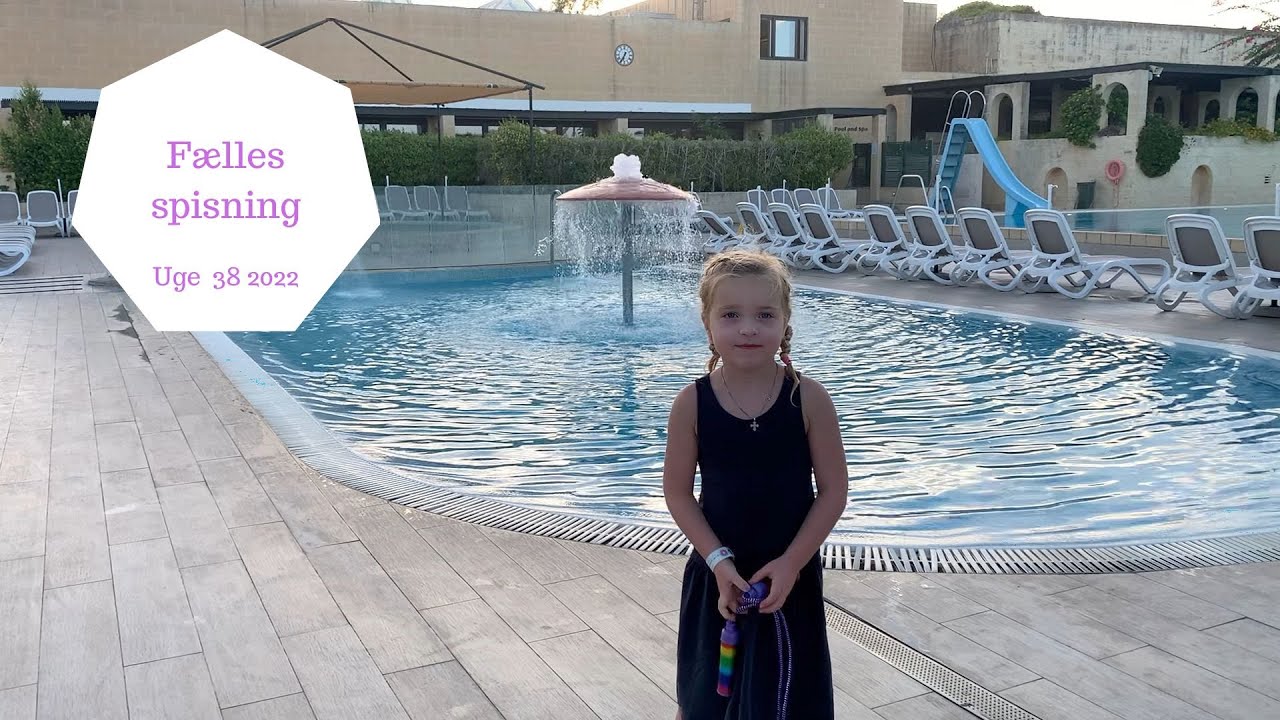 HYGGELIG FÆLLESSPISNING EFTER EN HEL DAG I POOLEN