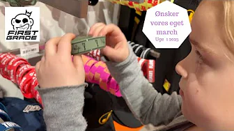 VI ØNSKER OS MERCH HOS FIRST GRADE