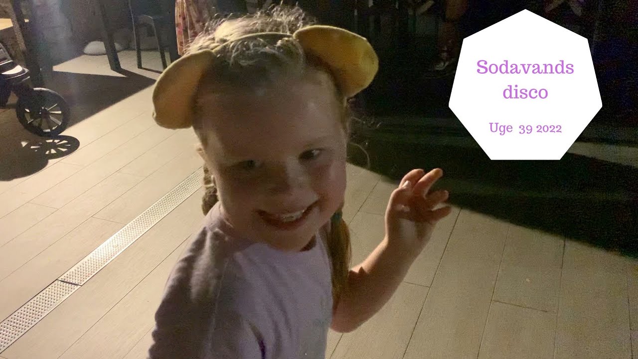 PIGERNE ER TIL DERES FØRSTE SODAVANDSDISCO