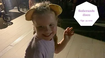 PIGERNE ER TIL DERES FØRSTE SODAVANDSDISCO