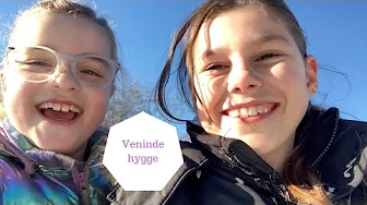Veninde hygge i sneen