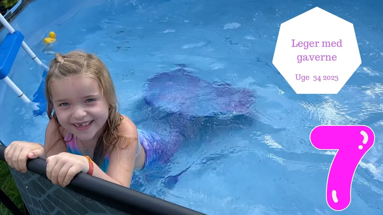 LEGER MED ALLE DE NYE FØDSELSDAGS GAVER