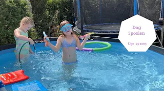 PIGER BRUGER EN HEL DAG I POOLEN