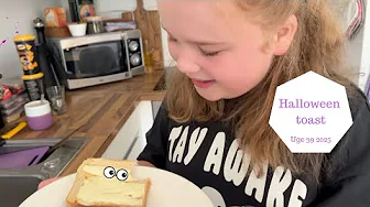 Laver Halloween Toast helt selv