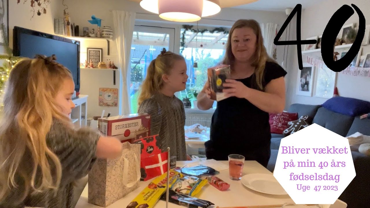 JEG BLIVER VÆKKET MED SANG PÅ MIN 40 ÅRS FØDSELSDAG - PAKKER FØDSELSDAGS GAVER OP