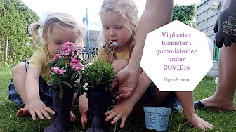 VI PLANTER BLOMSTER I GUMMISTØVLER