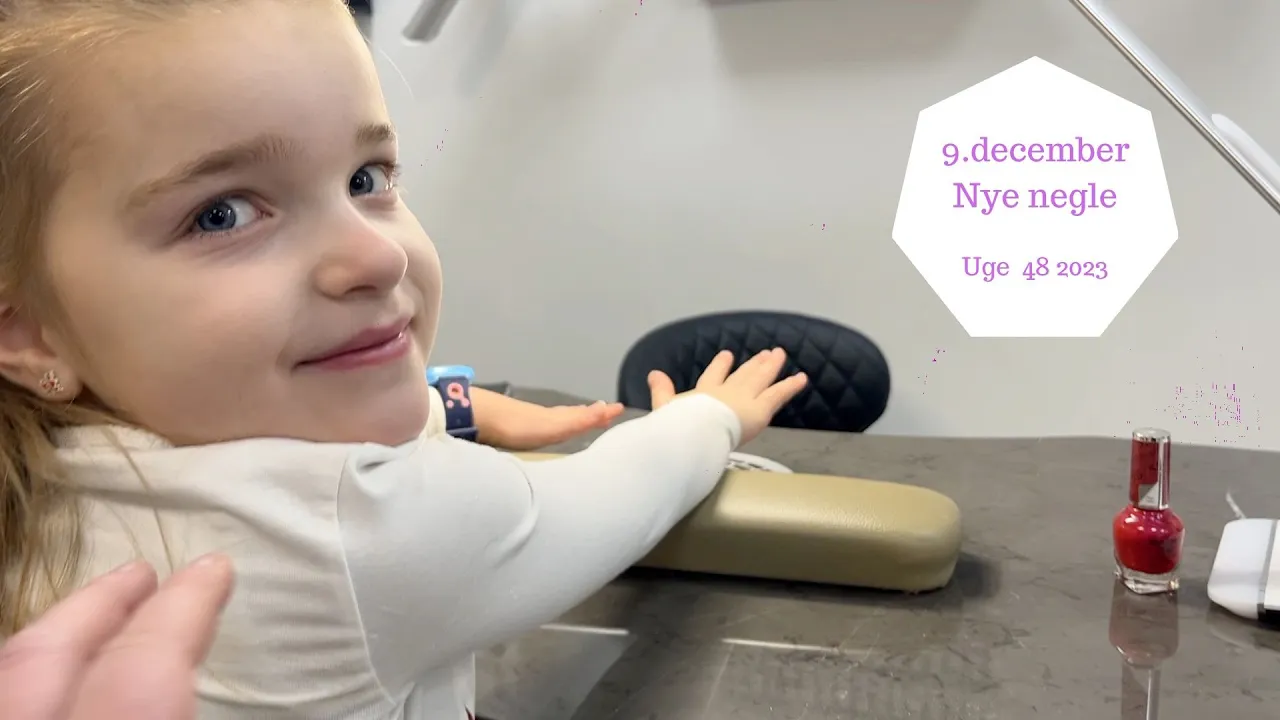 9. DECEMBER FÅR LAVET NEGLE FOR FØRSTE GANG
