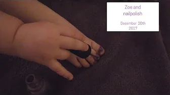 Zoe and nailpolish (Day 20 of our daily vlogmas 2017)