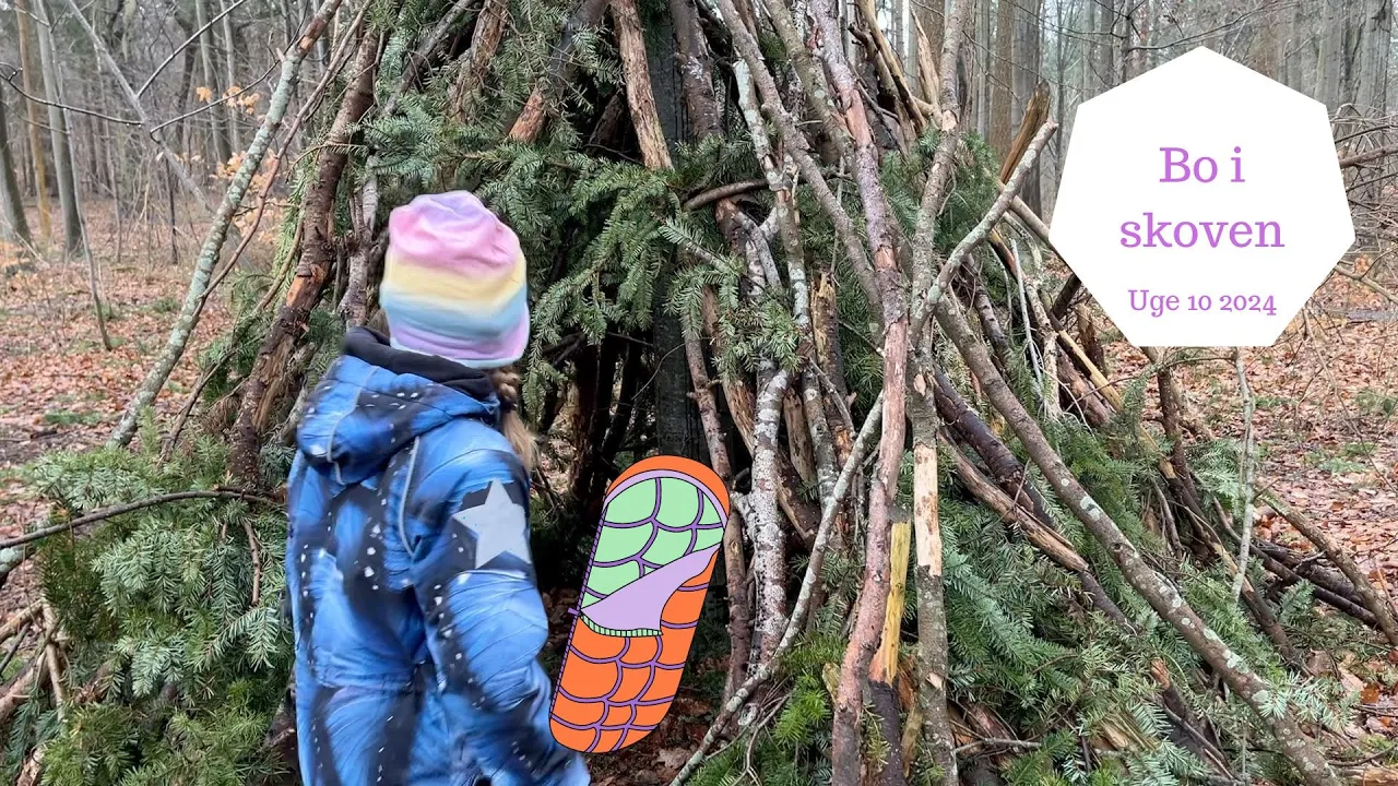 DER BOR NOGEN I EN HULE I SKOVEN