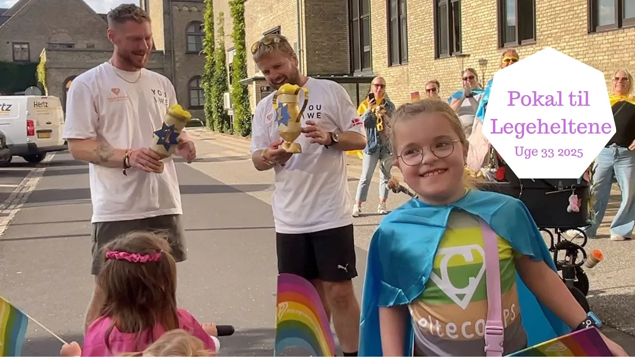 Haley giver pokal til Kasper Fisker for Legeheltene