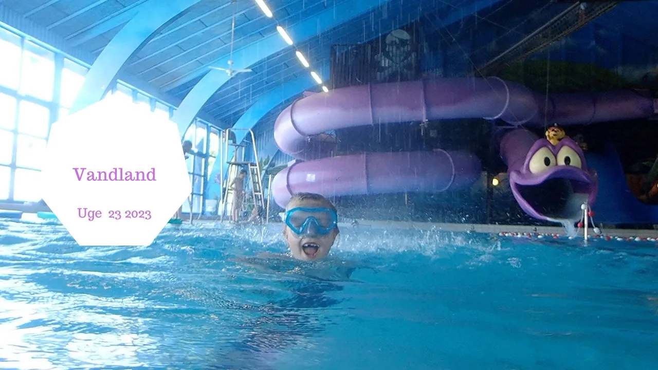 PRØVER ALLE VAND RUTCHEBANER I BADELAND I JESPERHUS