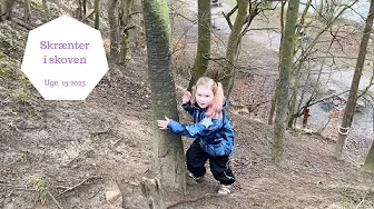 KLATRER PÅ HØJE SKRÆNTER I SKOVEN