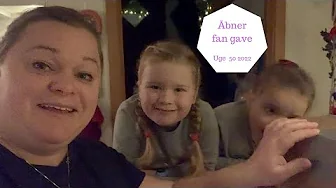 VI FÅR EN PAKKE FRA EN FØLGER - VI ÅBNER DEN FRA DEN HOLLANDSKE NISSE