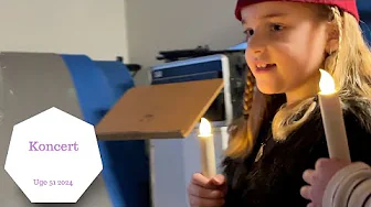 Haley Synger Julekoncert med sit kor