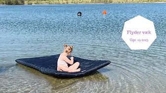 FLYDER VÆK PÅ EN LUFTMADRAS PÅ HIMMELSØEN