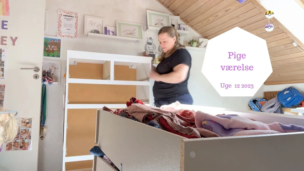 FLYTTER RUNDT PÅ PIGE VÆRELSE