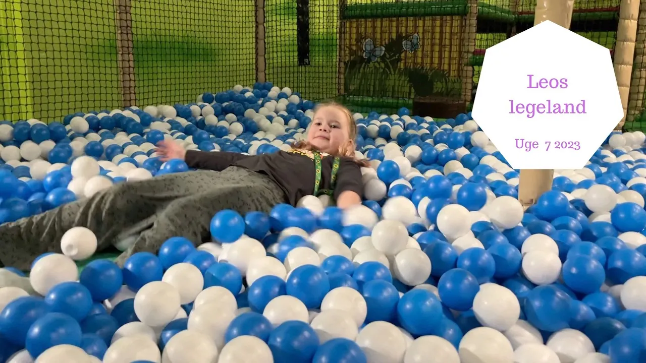 VI SVØMMER I LEOS LEGELAND