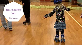 PIGERNE STÅR PÅ RULLESKØJTER FOR FØRSTE GANG