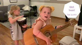 PIGERNE LÆRER AT SPILLE PÅ INSTRUMENTER