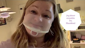 JEG ÅBNER EN PAKKE FRA MUNDBIND