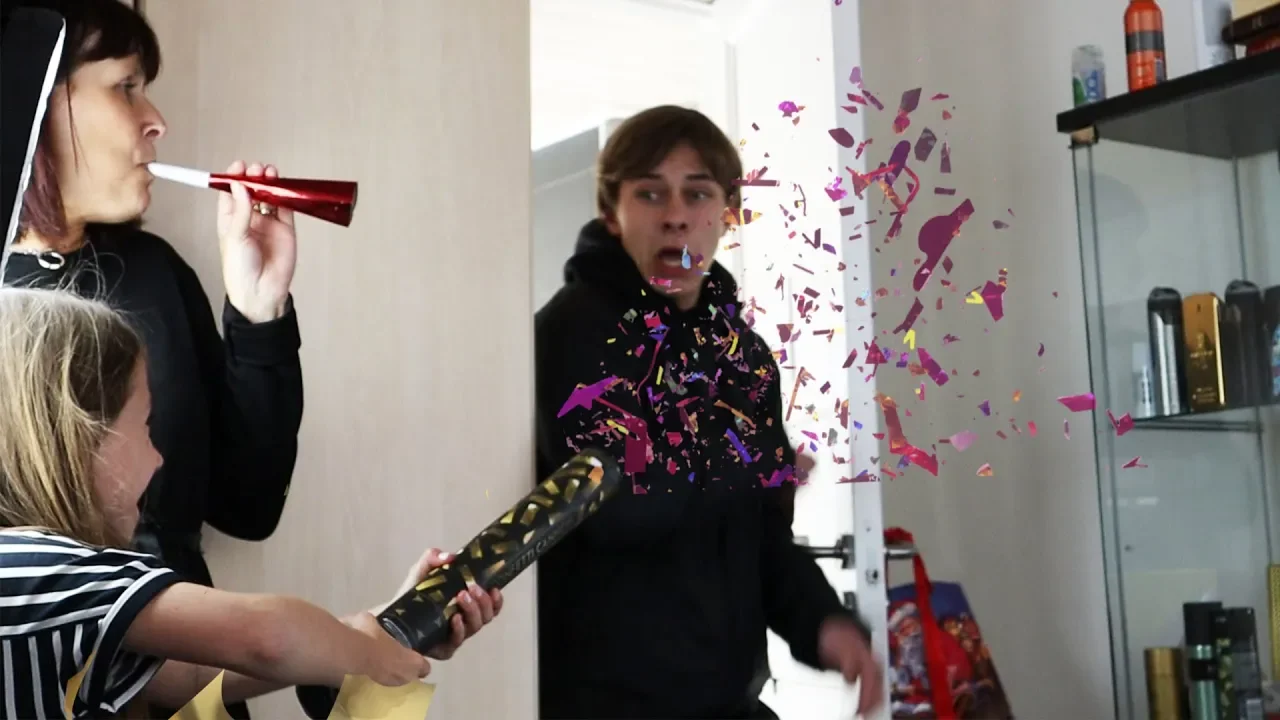 OVERRASKER MAX FORDI HAN FIK 12 I SKOLEN