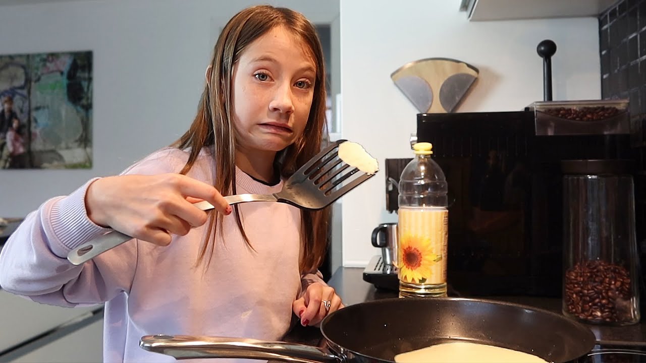 Min veninde og jeg i køkkenet!