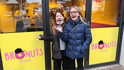 Vi smager de berømte Bronuts!