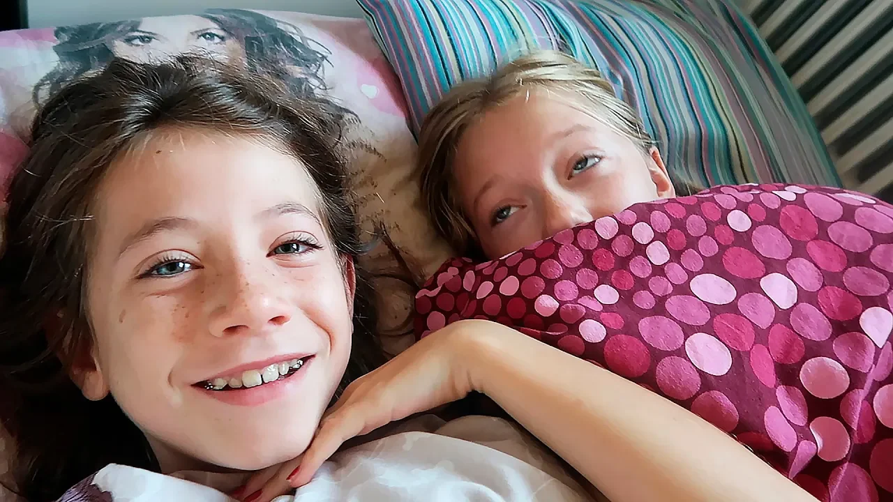 OVERNATTER HOS FRIGGE