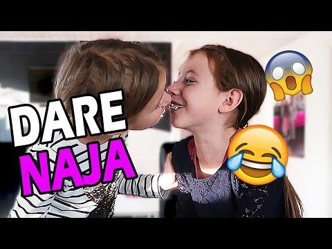 DET ER UMULIGT AT KYSSE SÅDAN HER!