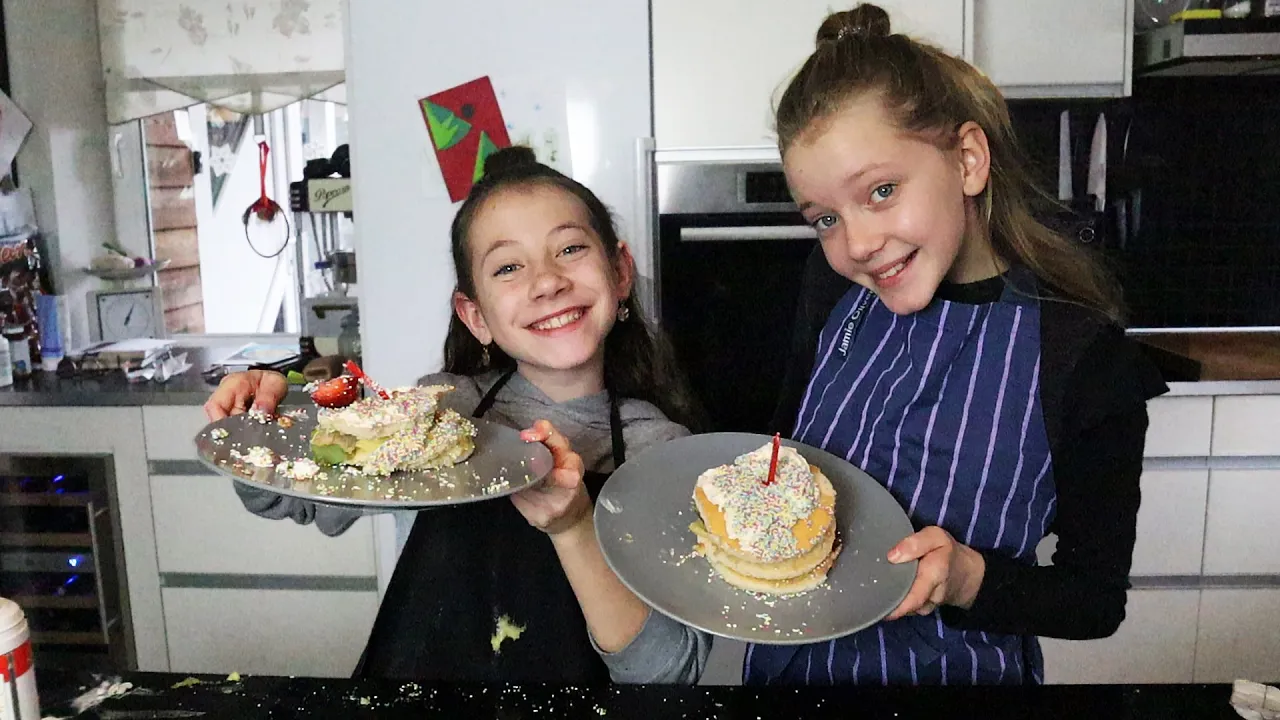 Laver lagkage med bind for øjnene