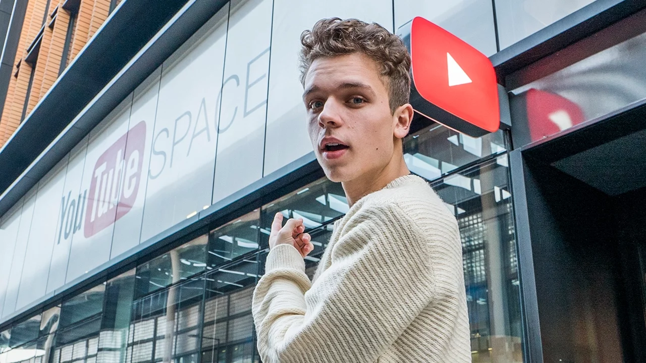 BESØGER YOUTUBE I LONDON