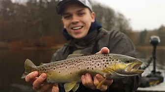 FANGER HAVØRRED FRA BÅD