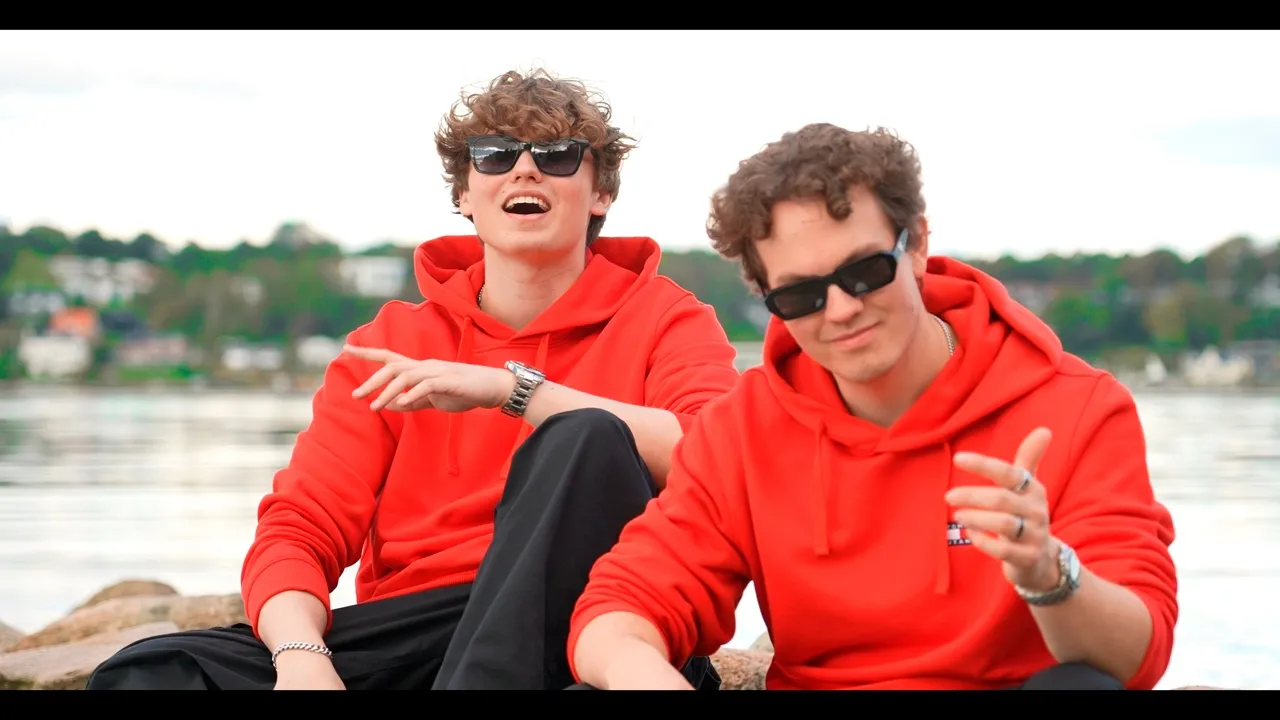 ♫ Tag Min Hånd - Original Musikvideo ft. David Jæger ♫