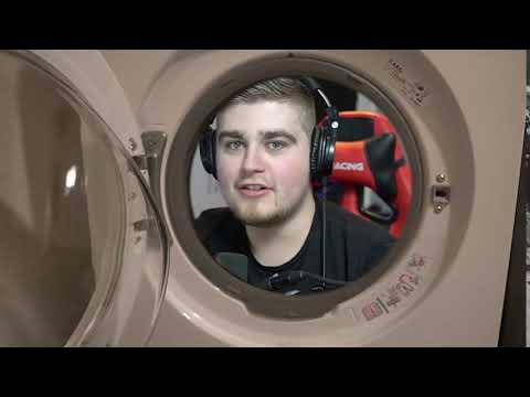 Mark Sidder Fast i Vaskemaskinen