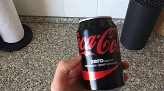 Unboxing af ting - Coca Cola