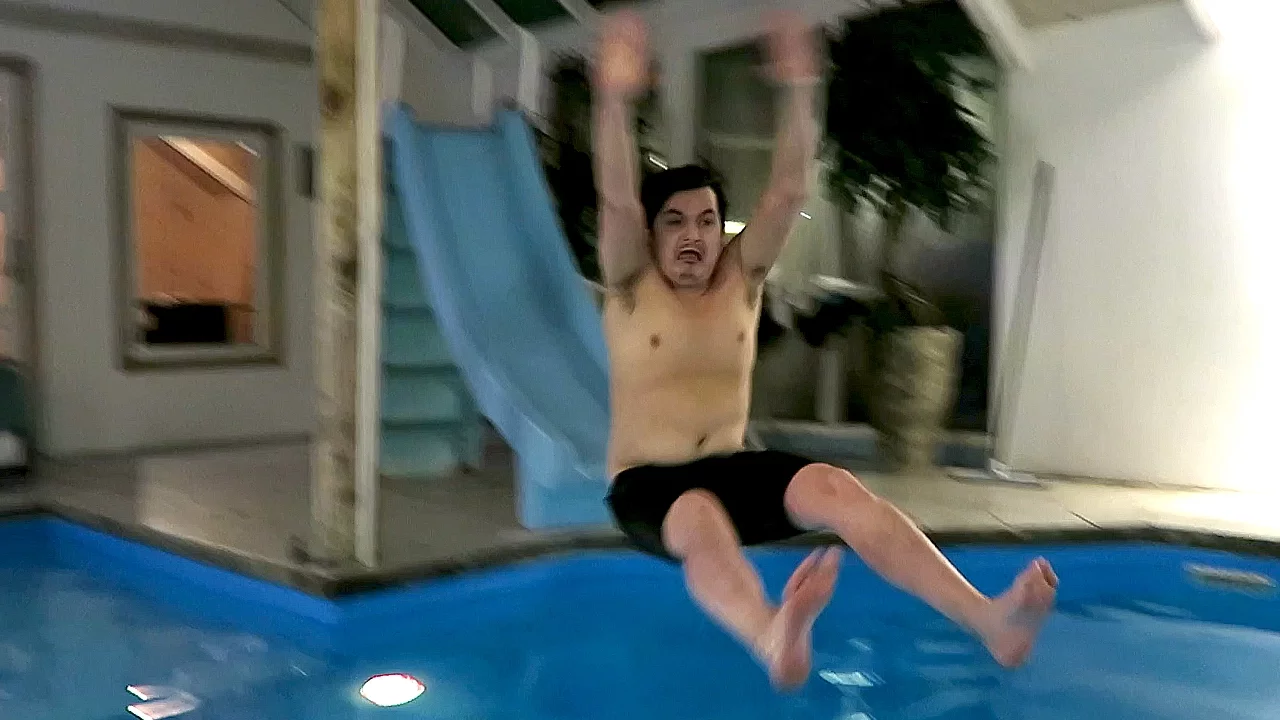 MIN SVØMME / DATE VIDEO