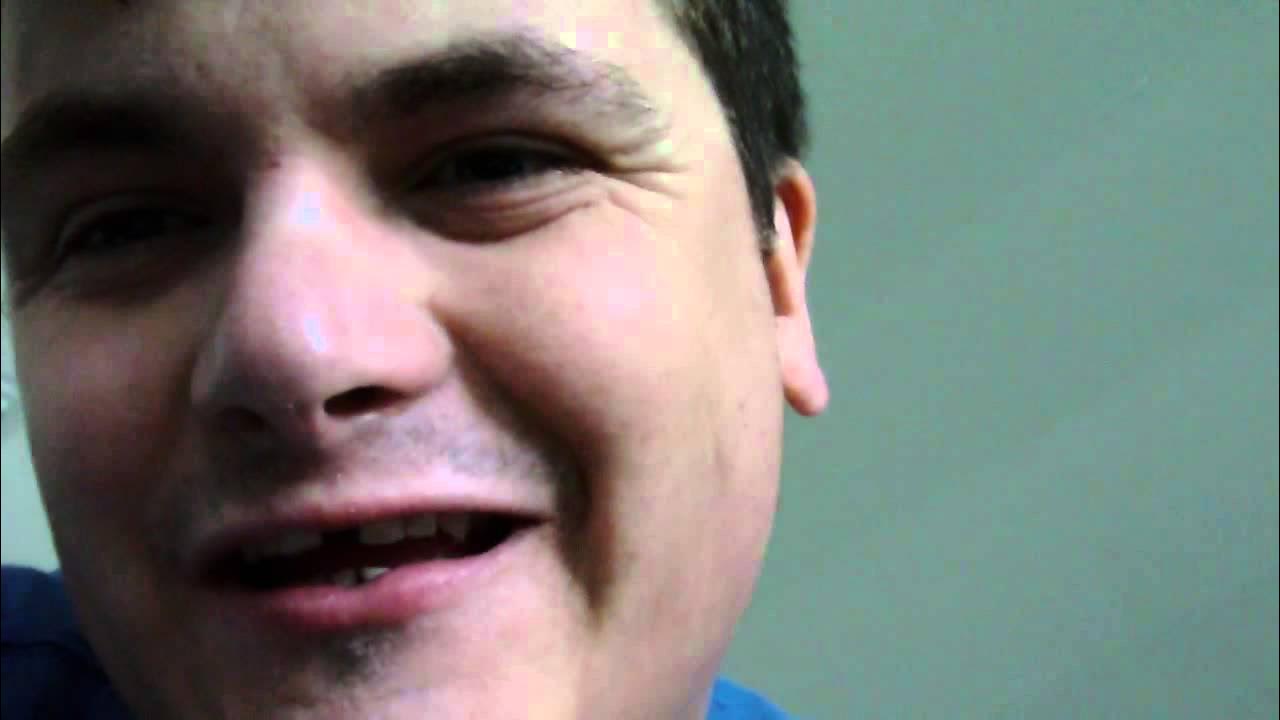 Hvad kalder kannibaler en telefonbog.. - Dagens Joke #017 - Casper Vlogger