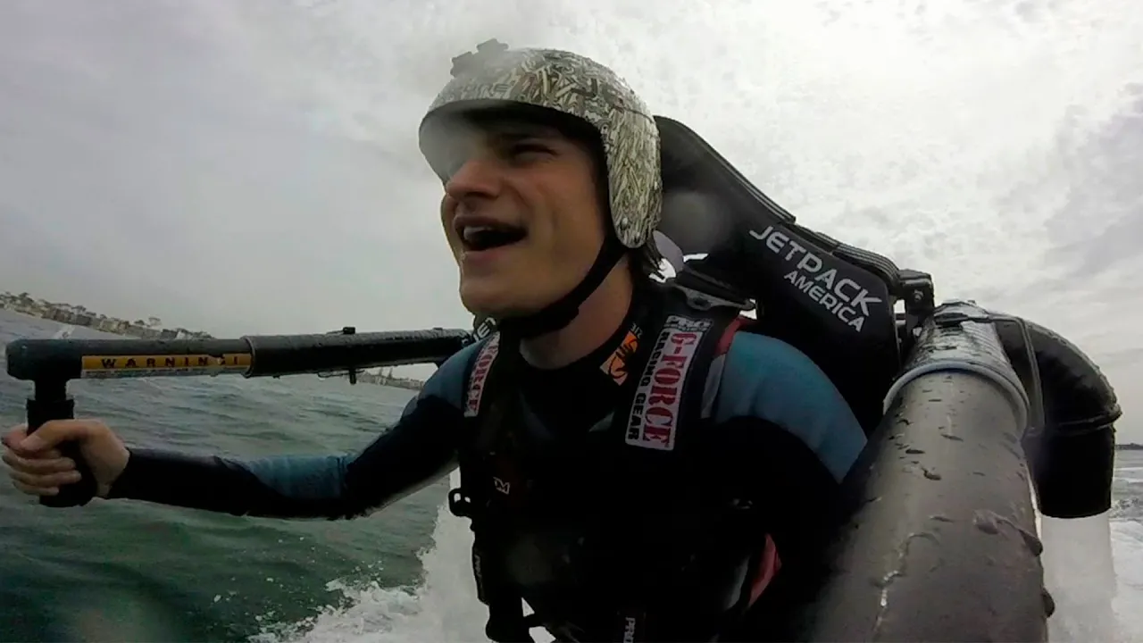JEG FLYVER MED VAND JETPACK!