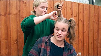 KRISTINE SLOTH SÆTTER MIT HÅR