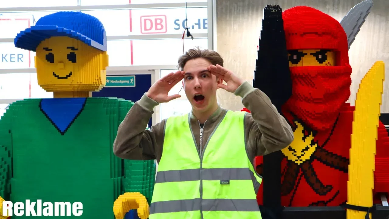 VI BESØGER LEGO! - Dansk Vlog