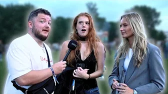 SNAKKER MED FULDE MENNESKER PÅ FESTIVAL